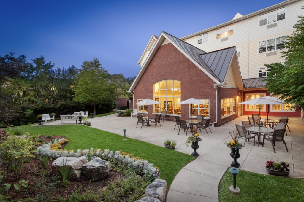 Photo Courtesy of Chartwell Retirement Residences Photo Courtesy of Chartwell Retirement Residences